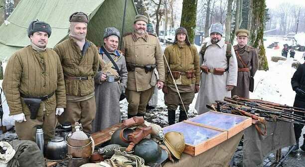 В калининградском форте №5 отметили День защитника Отечества с реконструкторами и чаем из самовара (фото)