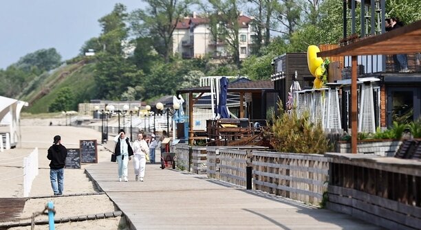 Оставят ли кафе на пляже в Янтарном: суд принял решение, но обвинил власти в бездействии   