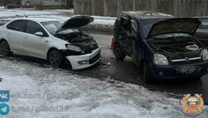 На Муромской «каблучок» столкнулся с легковушкой, двух человек увезли в больницу