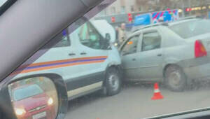 В Калининграде машина городских спасателей попала в ДТП: на перекрёстке её не пропустила легковушка (видео)  