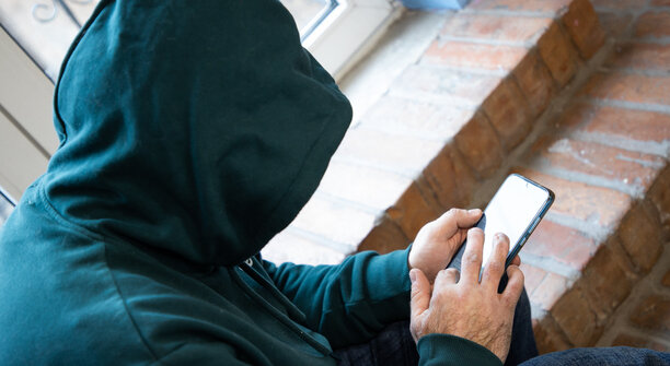 «Заказал на 550 тысяч — ни товара, ни денег»: в Калининграде продавец смартфонов месяцами морочит голову клиентам   