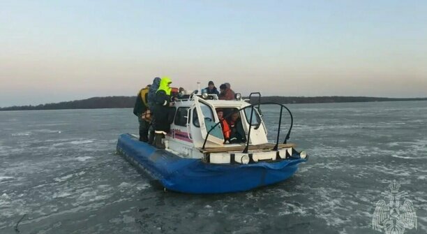 Весенний наплыв на «Ласточку» и застрявшие на льдине рыбаки: 8 событий, которые обсуждали в длинные выходные 