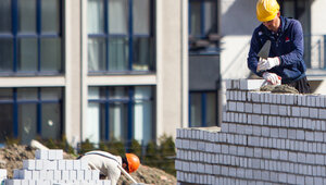 В Госдуме одобрили законопроект, который обяжет детей мигрантов уезжать из России после 18 лет