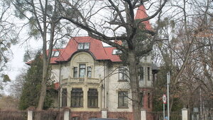 Вилла с шахматами и змея у входа: 8 мест в историческом районе Калининграда, где отыщутся потрясающие детали (фото)