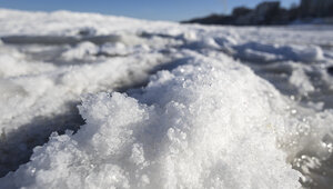 Власти Калининграда пригрозили штрафами тем, кому ещё хочется гулять по замёрзшим водоёмам