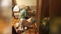 Махнула рукой из темноты: калининградка трое суток лежала на полу в квартире, её заметили через окно