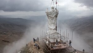 На границе Ливана и Сирии установили 26-метровую статую Христа