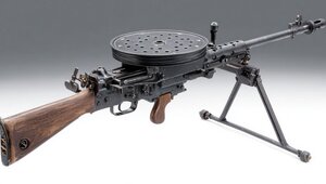 В Калининграде владелец автосервиса хранил в шкафу ручной пулемёт для загадочных целей