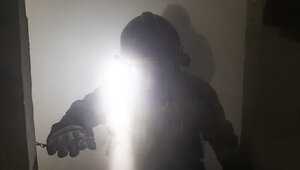 Пожарные вытащили калининградца из загоревшейся кровати