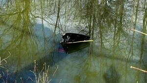 Пробил ограждение и ушёл на дно: в Калининграде автомобиль вылетел с дороги в фортификационный ров (фото, видео) 