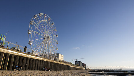 Жители Зеленоградска взбунтовались против летних площадок кафе на западном променаде
