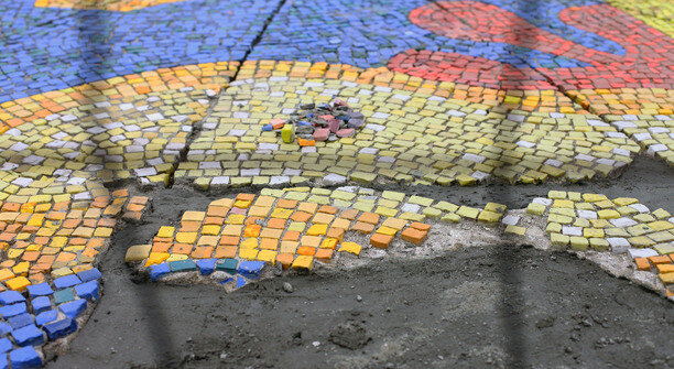 «Они сказочные! Очень в духе города»: в Светлогорске выбрали художников, которые помогут создать новые мозаики у моря