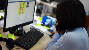 Эксперт объяснил, почему нельзя долго сидеть в позе «нога на ногу»