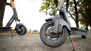 В России предложили пускать к электросамокатам через «Госуслуги»
