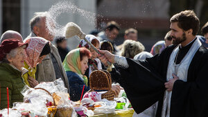 «Хоть дубайский, хоть ярославский — все освятим»: священник призвал прихожан не печь, а покупать пасхальные куличи