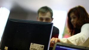 Каждому четвёртому — деньги: как в Калининграде поздравляют сотрудников с днём рождения