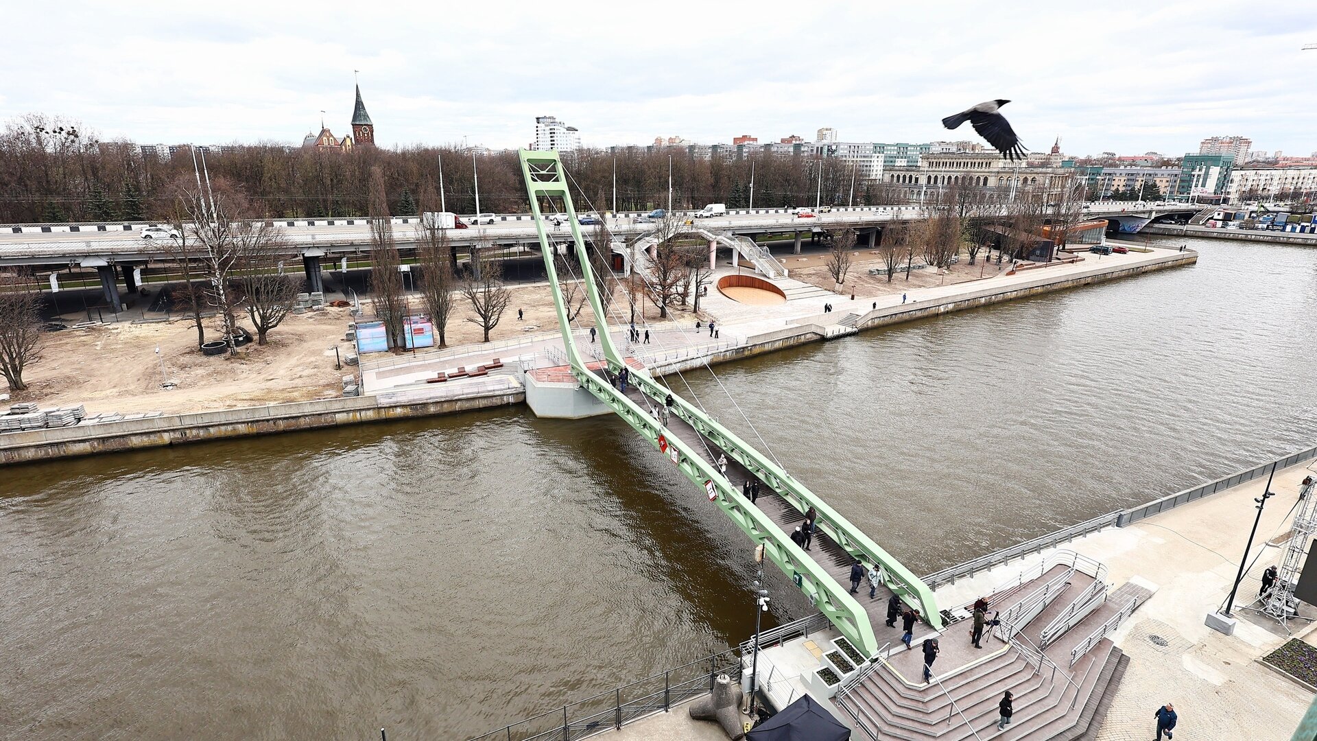 В Калининграде открыли долгожданный пешеходный мост от «Юности» на остров Канта (фоторепортаж)