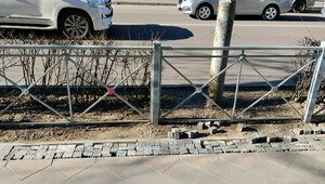 Тротуар на Карла Маркса в Калининграде раскурочили без разрешения властей 