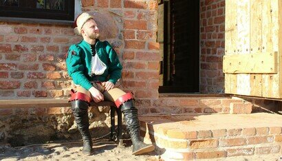 «Ты держишь в руках частичку истории, ты её создатель»: рыцарь замка Нойхаузен — о ремёслах, конных боях и кузнице в гараже