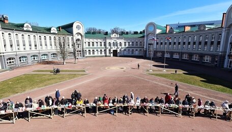 В Кафедральном соборе освятили пасхальную снедь калининградцев (фоторепортаж)