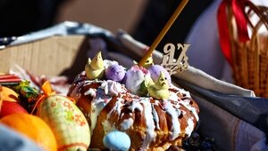 В Москве вебкамщица похвасталась кальяном на куличе и заработала себе проблемы