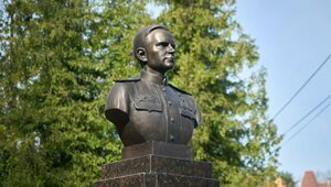 В Светлогорске в день взятия Раушена открыли бюст Герою Советского Союза Полищуку (фото)