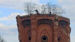 В Калининграде подростки оккупировали крышу водонапорной башни бывшей скотобойни (фото)  