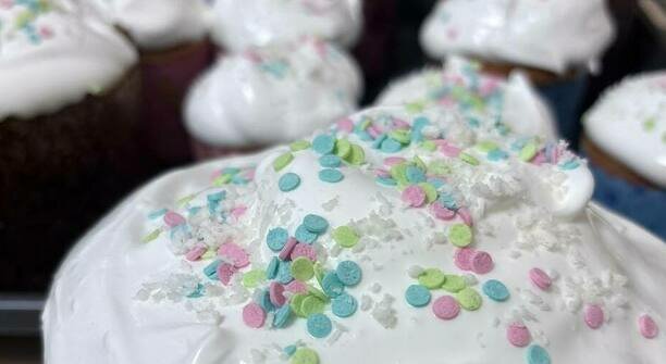 В Светлогорске девушка вдохновила горожан напечь куличей для жителей социального приюта (фото, видео)