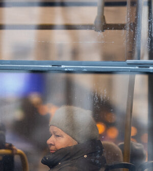 В центре Калининграда из-за ремонта тротуара перенесли остановку пригородных автобусов (схема)