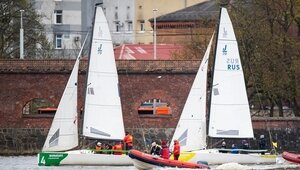 На Верхнем озере яхты вызвали друг друга на дуэль: фоторепортаж  