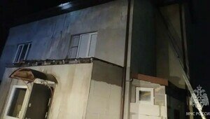 Кровля и мансарда в огне: в Калининграде тушили крупный пожар в жилом доме