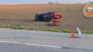 Под Гвардейском красная легковушка вылетела с трассы и перевернулась вверх тормашками в поле