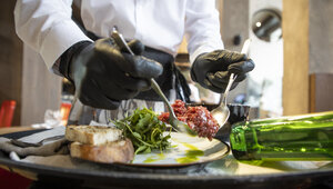 Дорогие продукты и затраты на персонал: эксперт рассказал, из-за чего калининградские рестораны несут убытки  