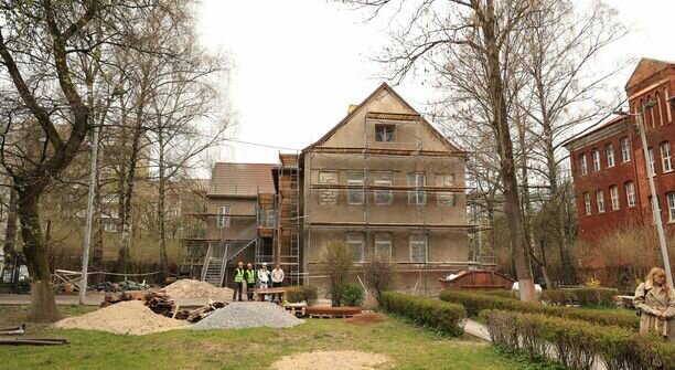 Дом семьи в центре Калининграда обзаведётся огородом и уличным кинотеатром