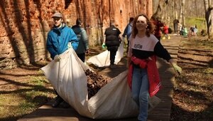 Убрали бурелом после зимних штормов: «Хранители руин» навели порядок на Бальге (фото) 