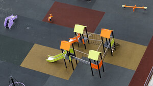 Три игровых площадки и тротуар до школы появятся в Славском округе