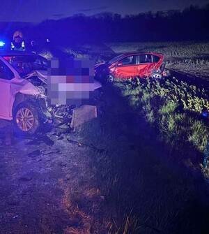 После удара Nissan выбросило с дороги: в Гвардейском районе столкнулись два автомобиля