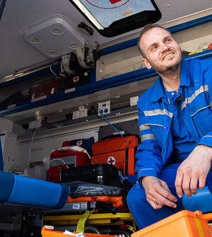 Сердце меж двумя ритмами: калининградский фельдшер — о странных вызовах, спасённых пациентах и рок-музыке (фото)   