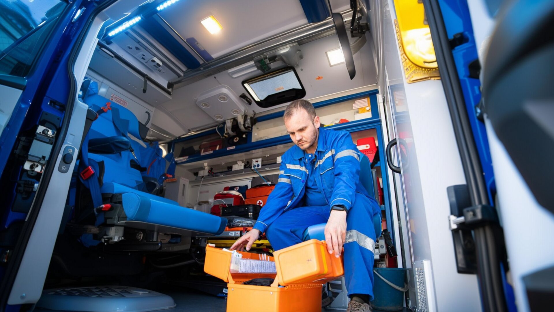 Сердце меж двумя ритмами: калининградский фельдшер — о странных вызовах, спасённых пациентах и рок-музыке (фото)   