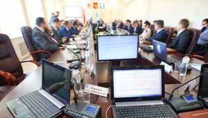 Дятлова и Аминов отчитаются о работе за год на этот раз в здании мэрии Калининграда