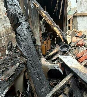 «Предлагают 13 «квадратов» без удобств»: бабушка и внук-инвалид из Гвардейского округа после пожара остались без жилья