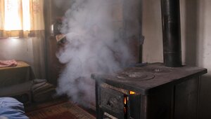 В Черняховске мужчина отравился дымом во время растопки печи