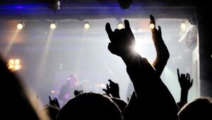 Во Франции на военном полигоне с боеприпасами провели рейв-вечеринку, пострадали более 30 человек