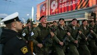 Сумерки, команды и дружный шаг в ногу: как Калининград готовится к Параду Победы (фоторепортаж)