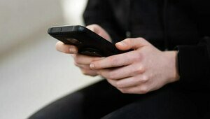 В Калининградской области смартфоны дорожают из-за нейросетей: что происходит с ценами и почему это надолго