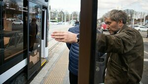 Что мешает Калининграду избавиться от пробок и хаоса с парковками: «Клопс» прогулялся с экспертом по центру