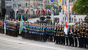 Танки Т-34, «Катюша» и тысяча военных: как в Калининграде прошёл парад в честь 9 Мая (фоторепортаж)