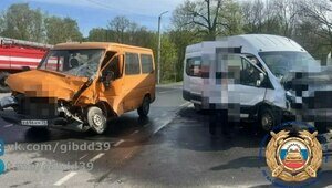 Под Нестеровом микроавтобус столкнулся с маршруткой, есть пострадавший