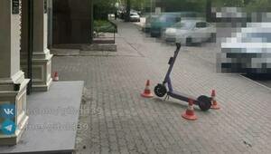 В Калининграде на Кирова 12-летний самокатчик на тротуаре сбил девушку, которая получила травмы