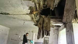 «Ночью раздался грохот»: в почти 200-летнем доме в Донском обрушился прогнивший потолок (фото)